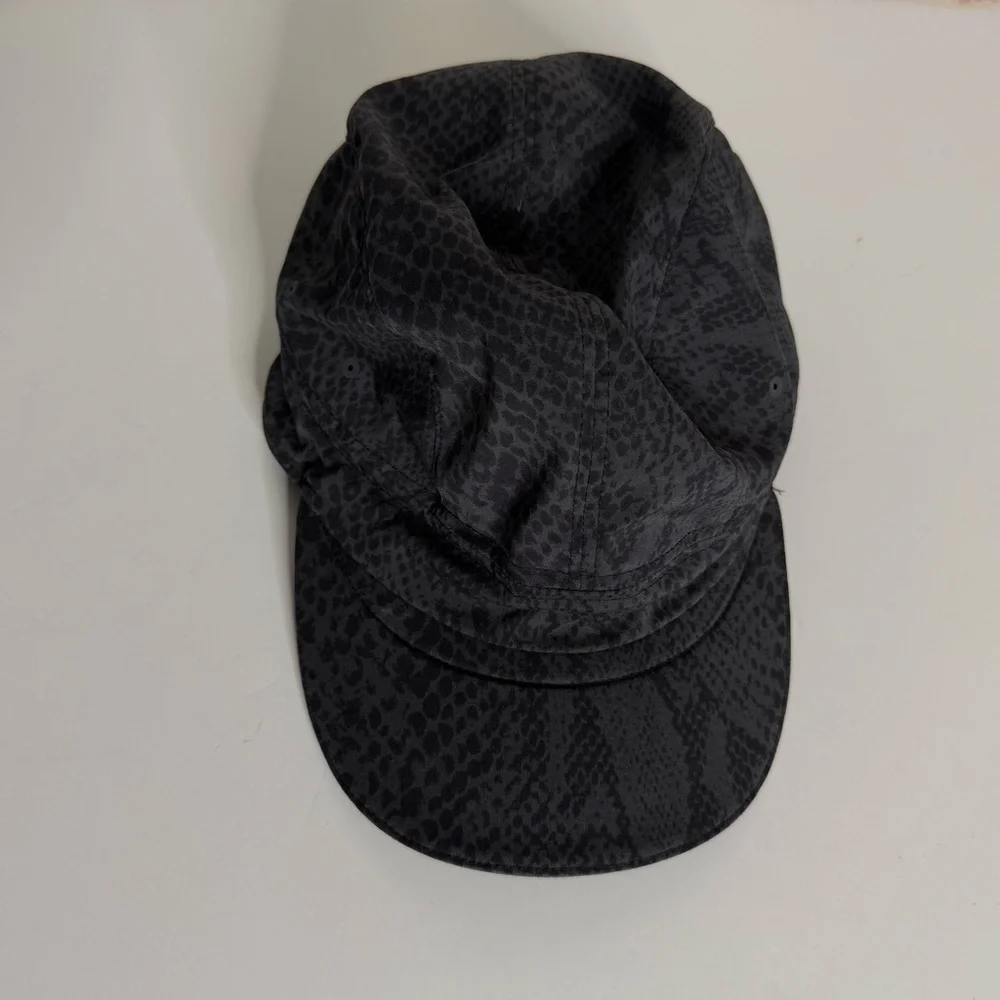 Lululemon Black Patterned Cap